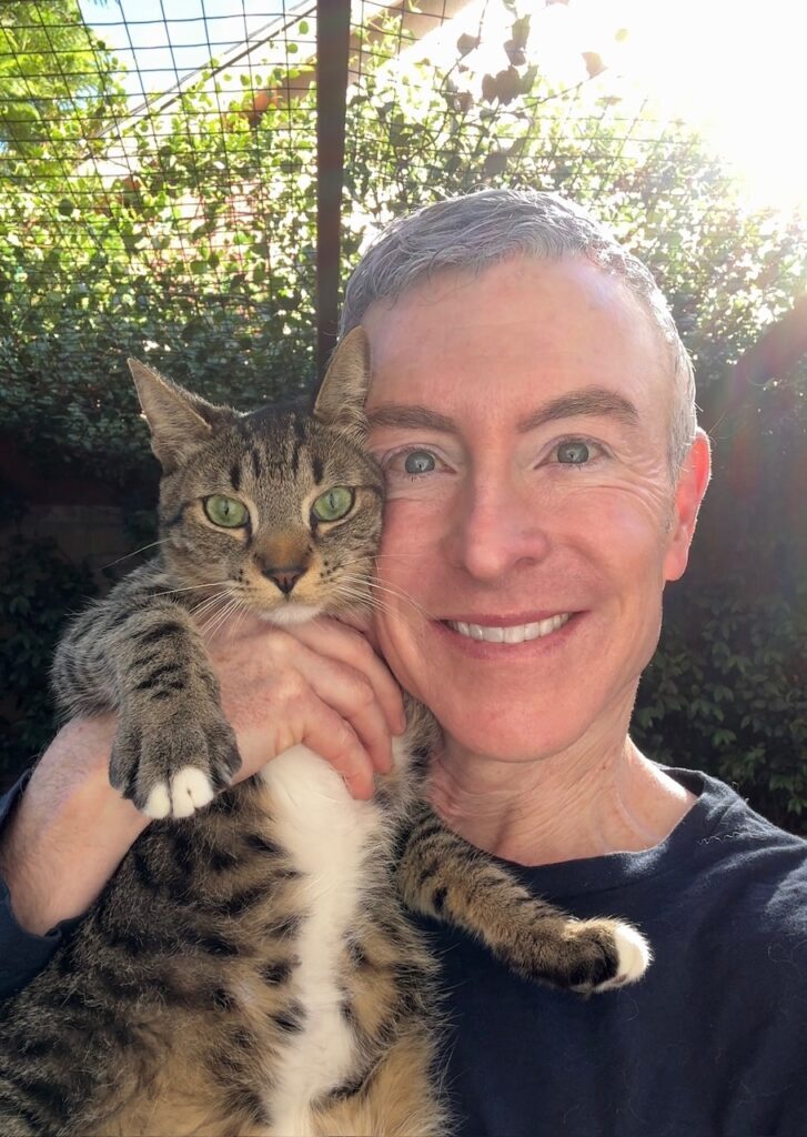 There’s one energy shift that instantly improves how you communicate with your animals. Instead of asking “What’s wrong?”, learn the intuitive question that helps your pet feel calmer, safer, and more connected to you.